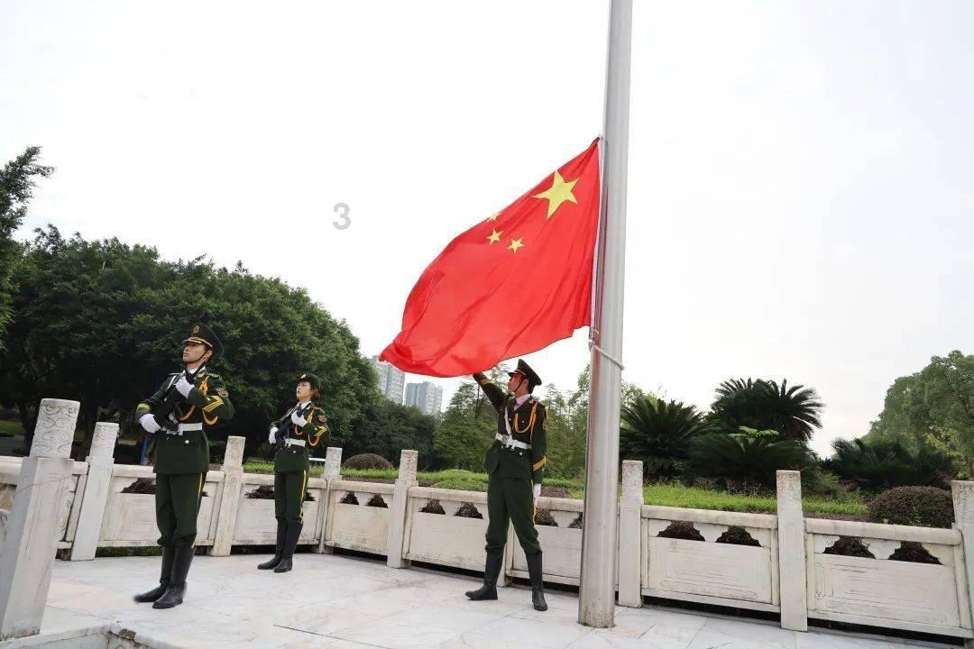 时尚拼接牛仔裤